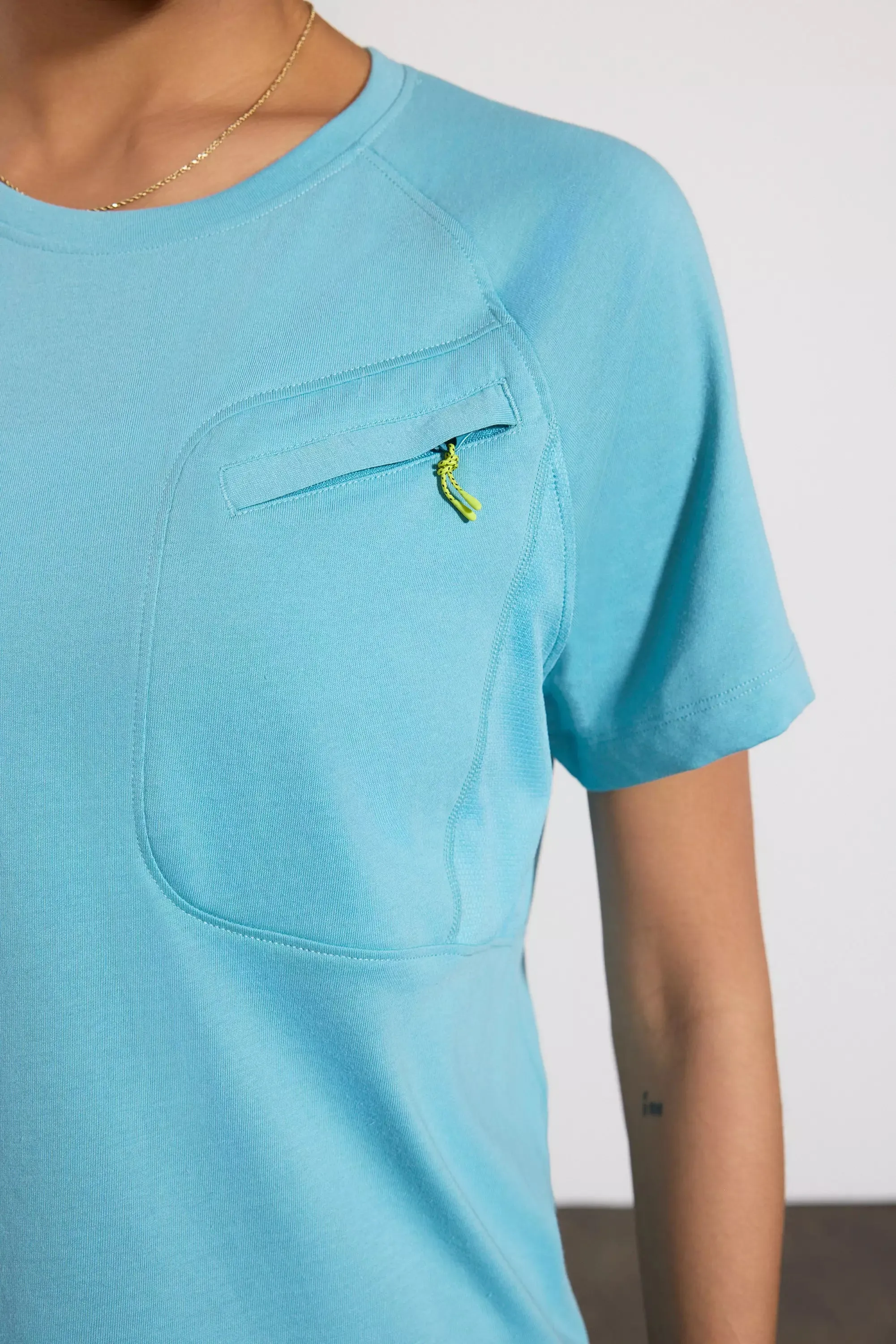 Achieve Pocket Tee with Mesh Panel - Reef Waters