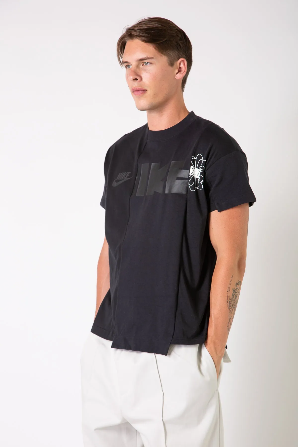 NIKE X SACAI | NRG CROSSOVER HYBRID TEE
