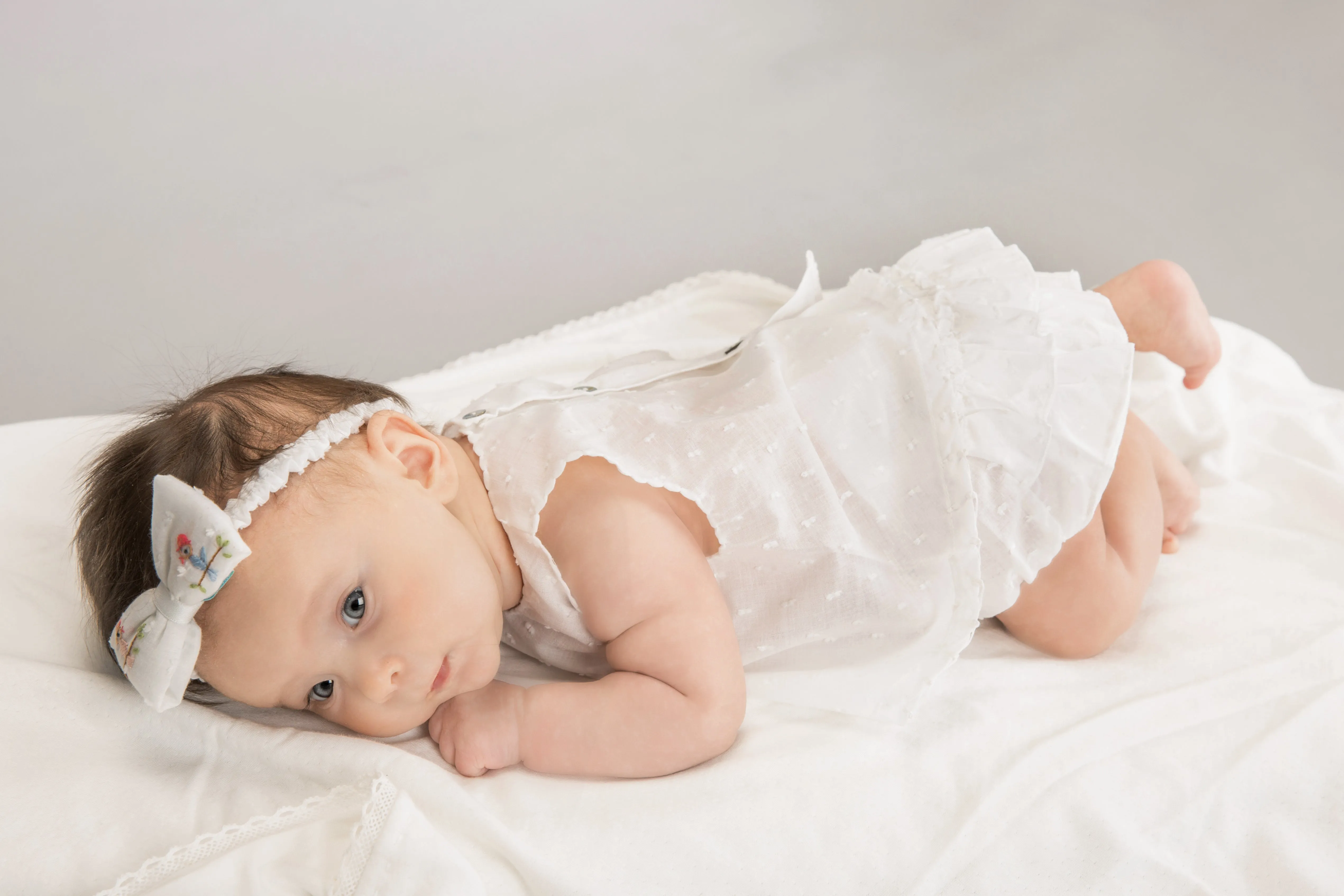 Parrot Buddies Top & Ruffle Bottom, White