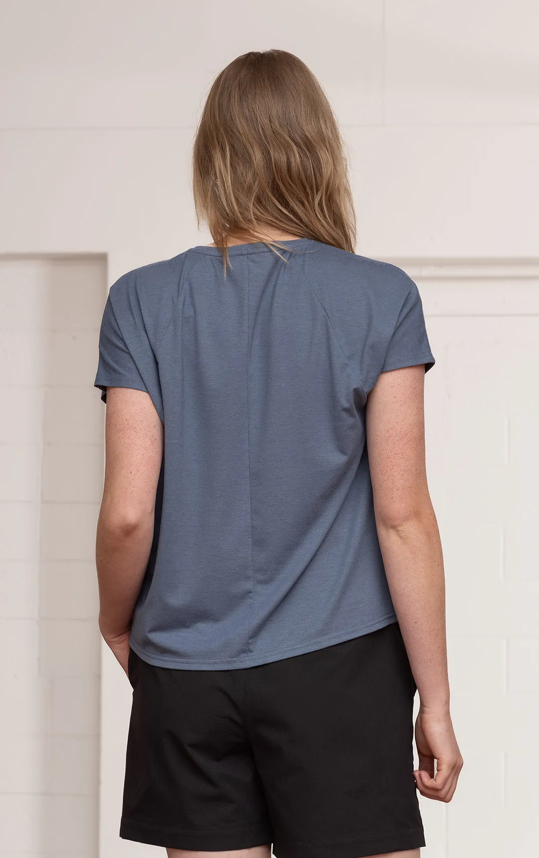 PERFORMANCE RAGLAN TEE