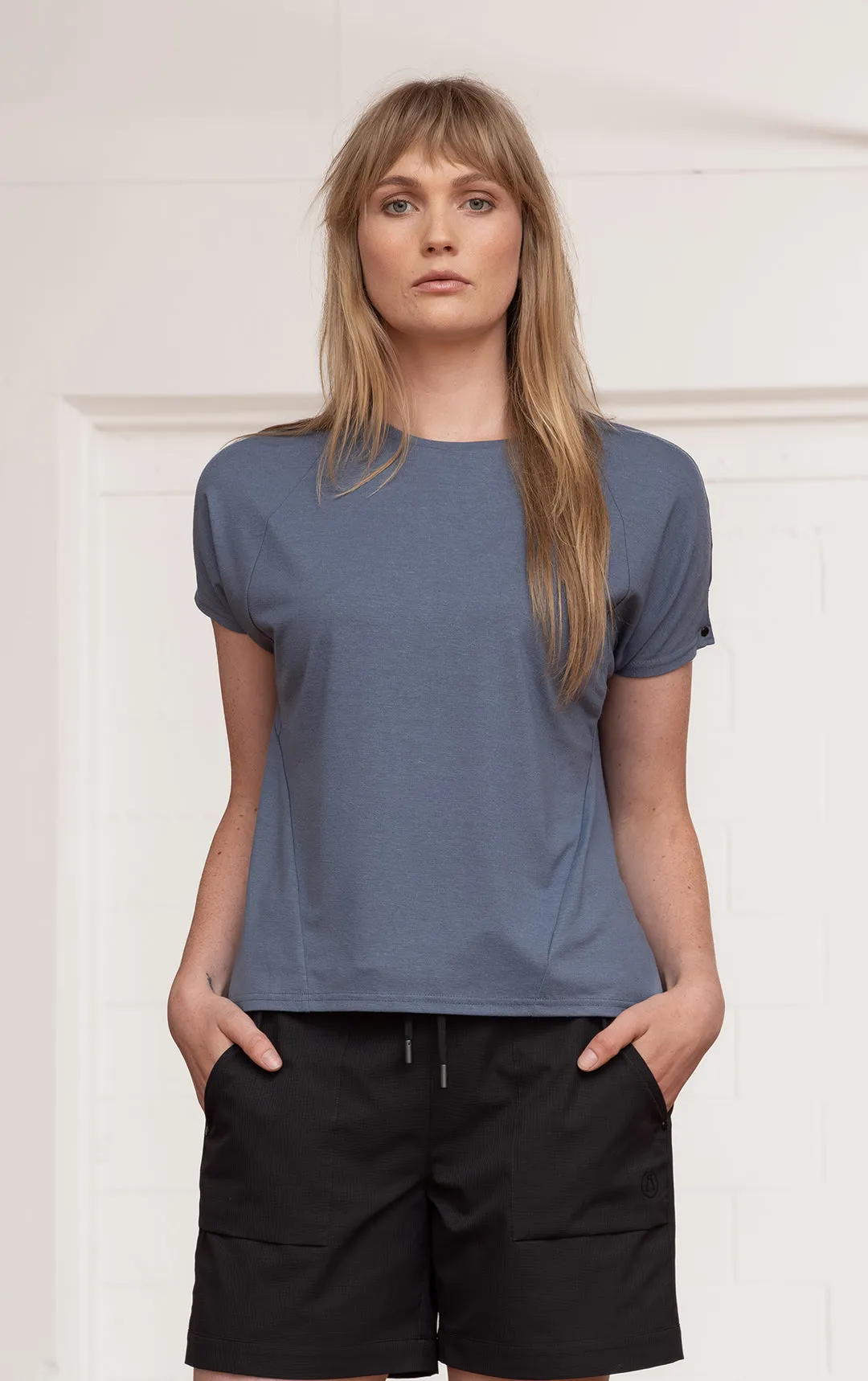 PERFORMANCE RAGLAN TEE