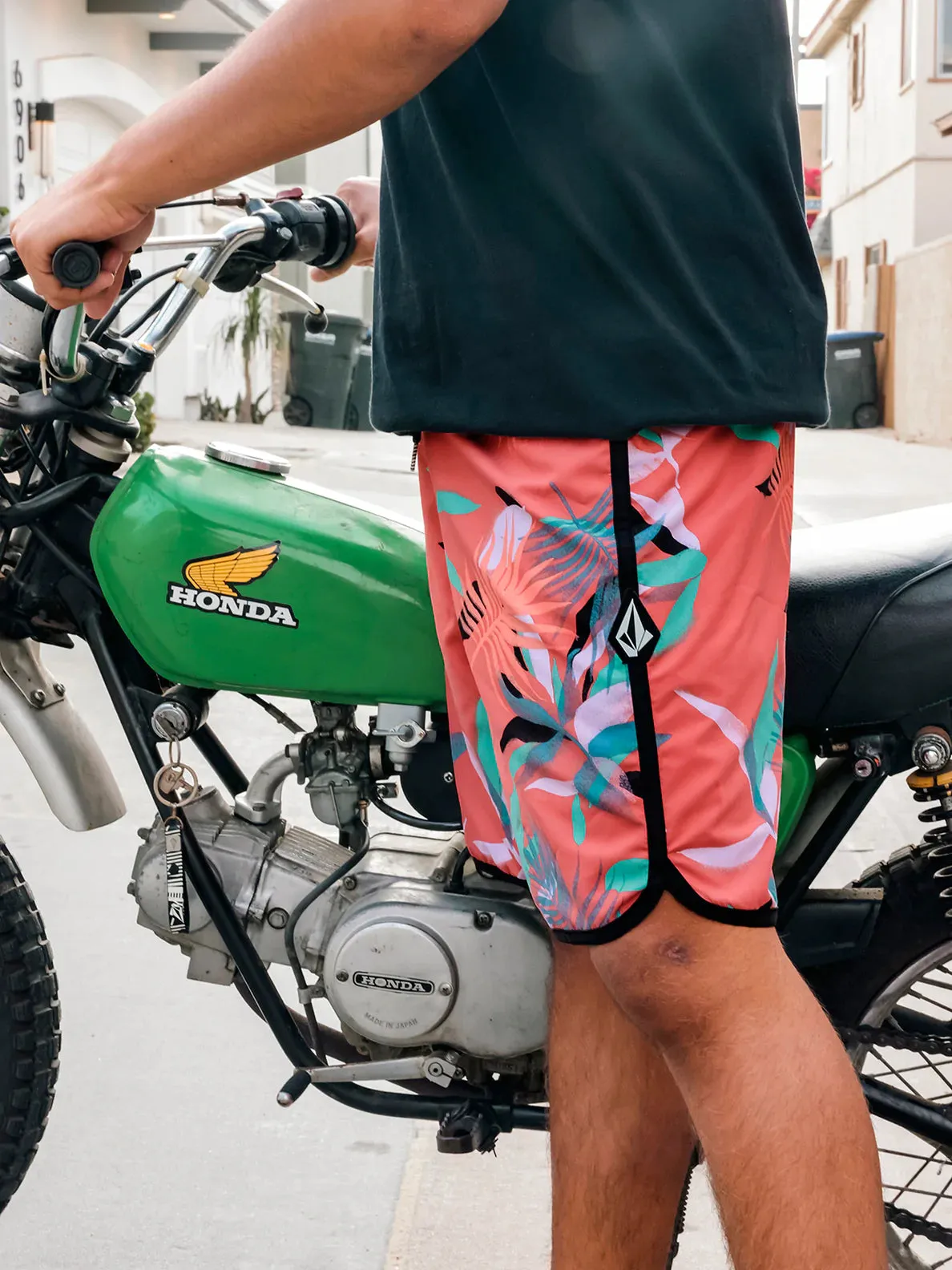 Volcom Mens Platter Scallop Mod-Tech Trunks